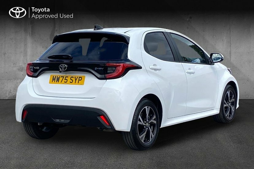Toyota Yaris 1.5 Vvt-h Design Hatchback Hybrid E-cvt White #2
