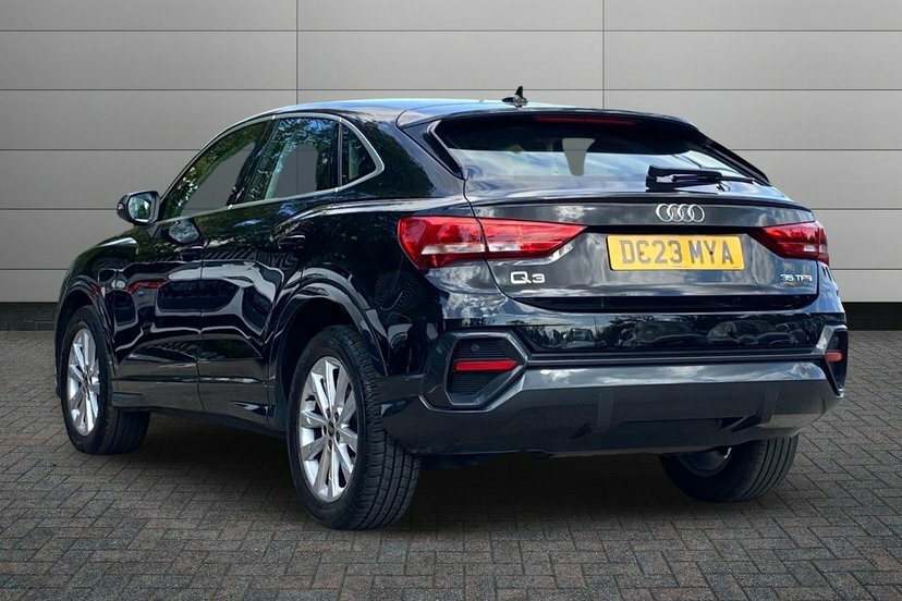 Audi Q3 1.5 Tfsi Cod 35 Sport Sportback S Troni Black #3
