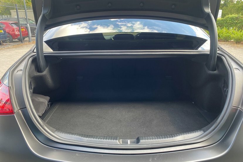 Mercedes-Benz C Class C220d Amg Line 9G-tronic 2024 White #23