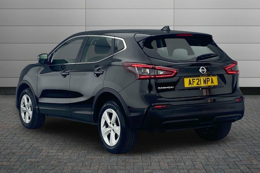 Nissan Qashqai 1.3 Dig-t Acenta Premium Suv Dct Black #3