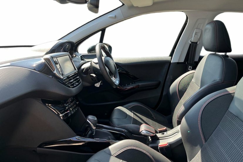 Peugeot 2008 1.2 Puretech Gt Line Eat  #2