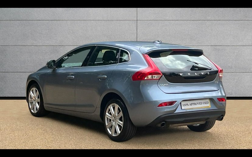 Volvo V40 1.5 T3 Inscription Hatchback 152 Blue #2