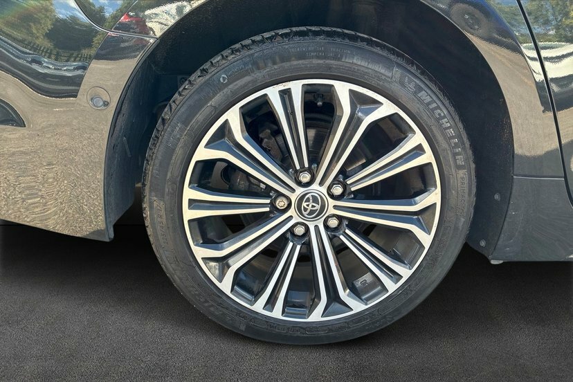 Toyota Corolla 1.8 Vvt-i Hybrid Icon Tech Cvt Saloon Black #17