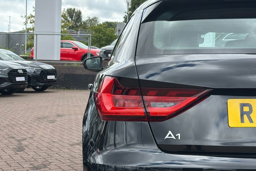 Audi A1 1.5 Tfsi 35 S Line Sportback S Tronic Silver #14