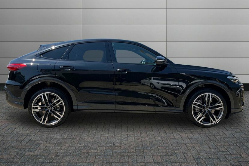 Audi Q5 2.0 E-hybrid 25.9Kwh Black Edition Sportback P Black #4