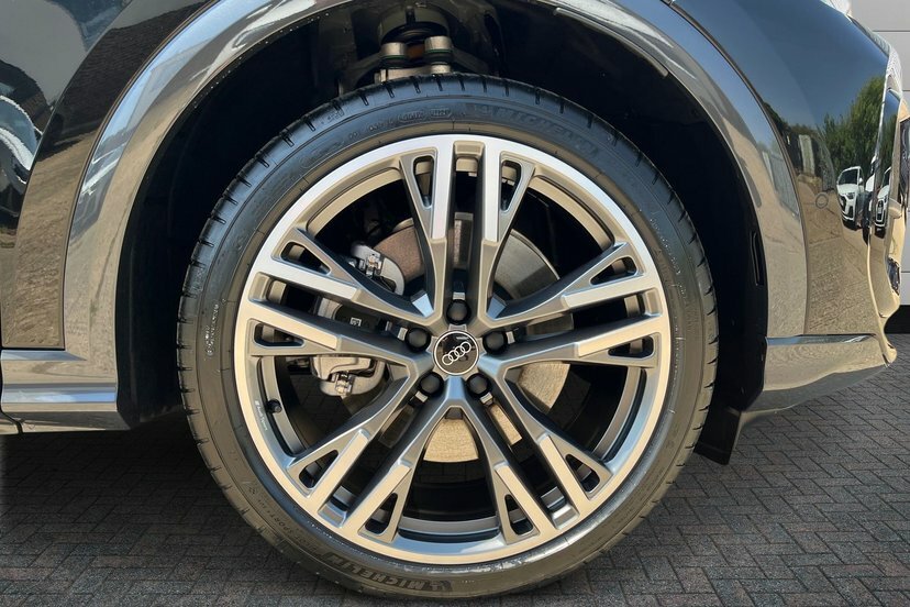 Audi Q5 2.0 E-hybrid 25.9Kwh Black Edition Sportback P Black #5