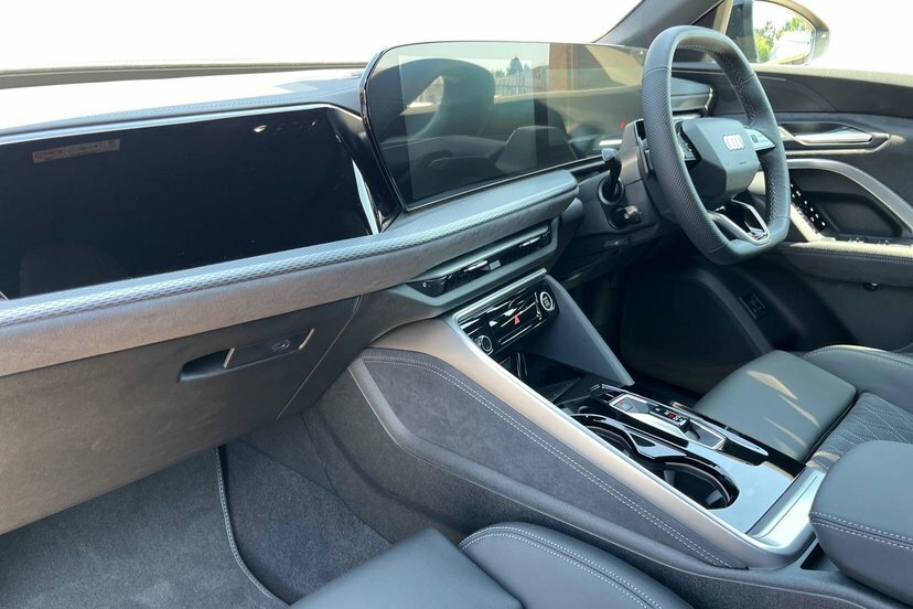 Audi Q5 2.0 E-hybrid 25.9Kwh Black Edition Sportback P Black #2