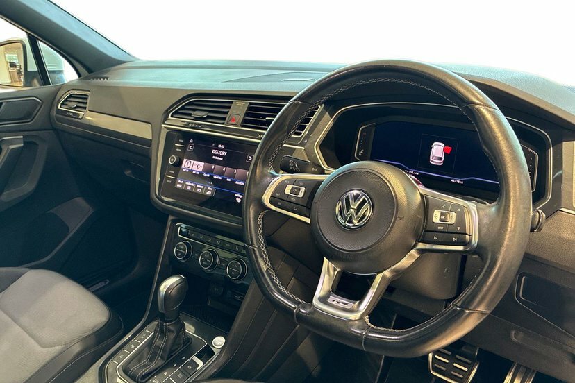 Volkswagen Tiguan 2.0 Tsi R-line Tech Suv Dsg 4Motion 19 White #6