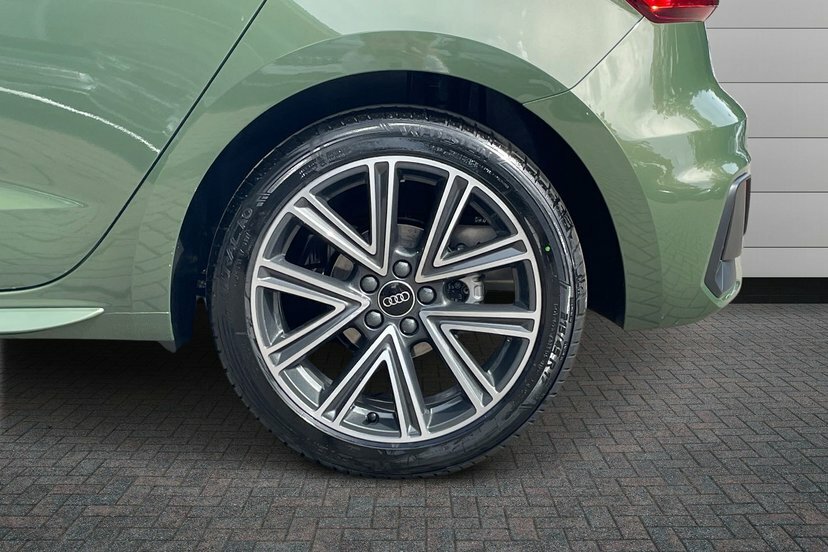 Audi A1 1.0 Tfsi 30 S Line Sportback S Tronic Green #4