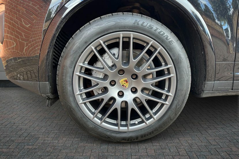 Porsche Cayenne 3.0 Td V6 Platinum Edition Suv Tiptroni Black #5