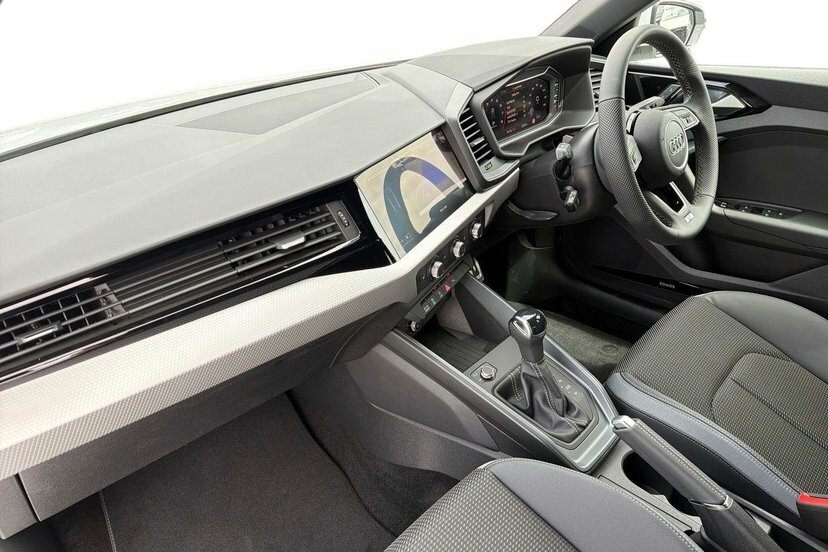 Audi A1 1.5 Tfsi 35 S Line Sportback S Tronic White #2