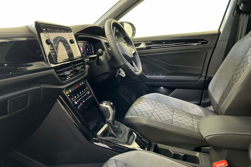 Volkswagen T-Roc 1.5 Tsi Black Edition Suv Dsg 150 Ps Black #2
