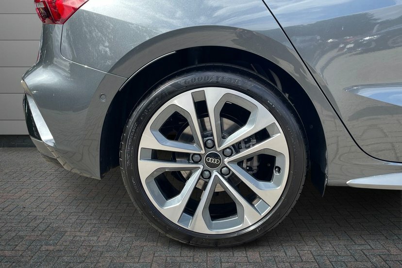 Audi A3 1.5 Tfsi S Line Sportback S Tronic 150 Grey #5
