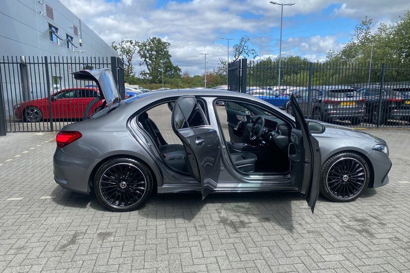 Mercedes-Benz A Class 1.3 A180h Mhev Sport Executive 7G-dct Euro 6 S Black #33