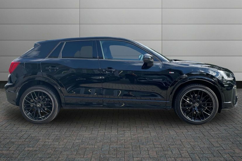 Audi Q2 1.5 Tfsi Cod 35 Black Edition Suv S Tro Black #4