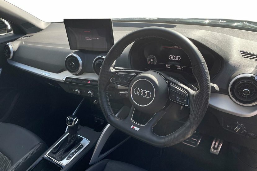 Audi Q2 1.5 Tfsi Cod 35 Black Edition Suv S Tro Black #6