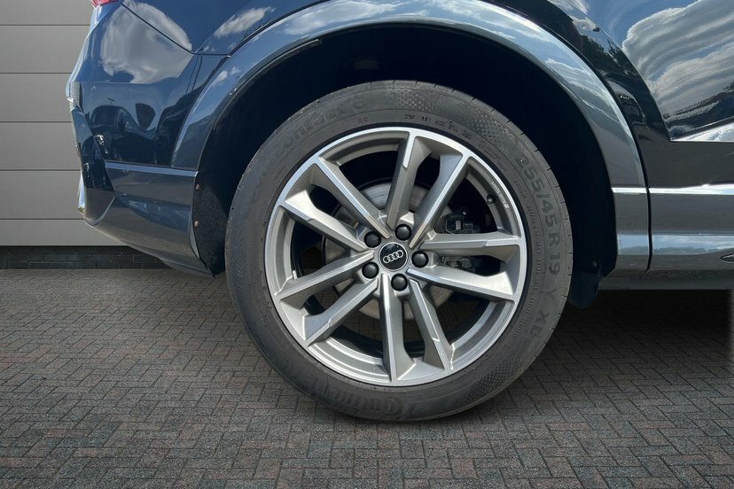 Audi Q3 2.0 Tfsi 40 Black Edition Sportback S T Black #5