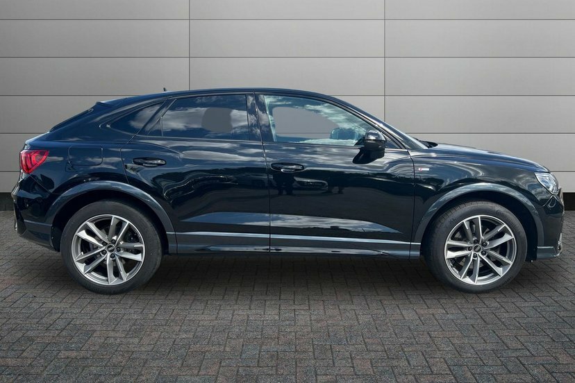 Audi Q3 2.0 Tfsi 40 Black Edition Sportback S T Black #4