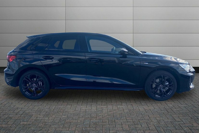 Audi A3 1.5 Tfsie Black Edition Sportback Plug- EA26YXZ Black #4