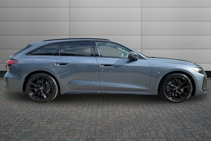 Audi A5 2.0 E-hybrid 25.9Kwh Black Edition Estate Petr Blue #4