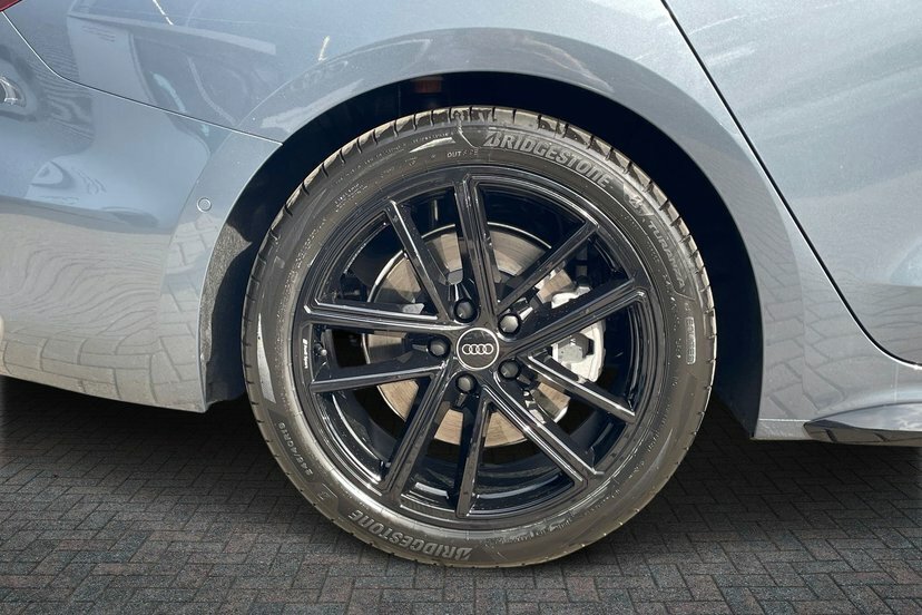 Audi A5 2.0 E-hybrid 25.9Kwh Black Edition Estate Petr Blue #5