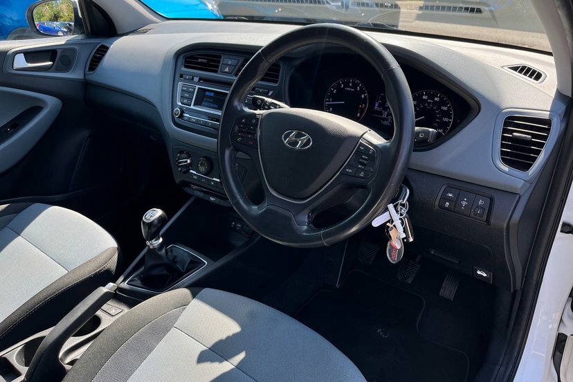 Hyundai I20 1.2 Se Hatchback Euro 6 84 Ps White #20