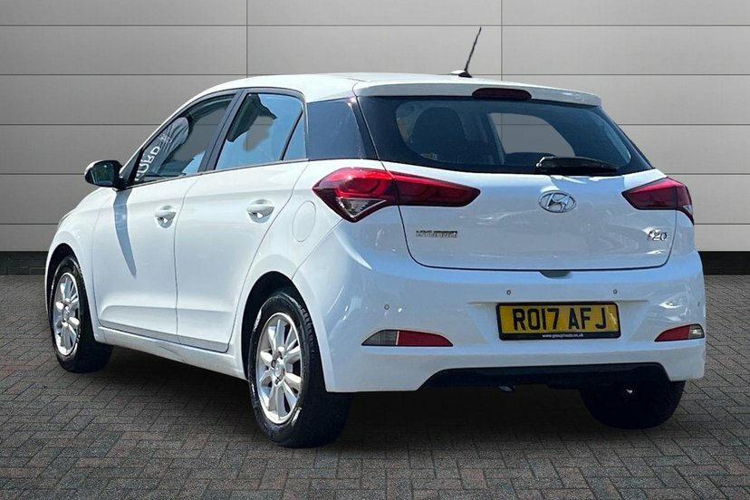 Hyundai I20 1.2 Se Hatchback 84 Ps White #3