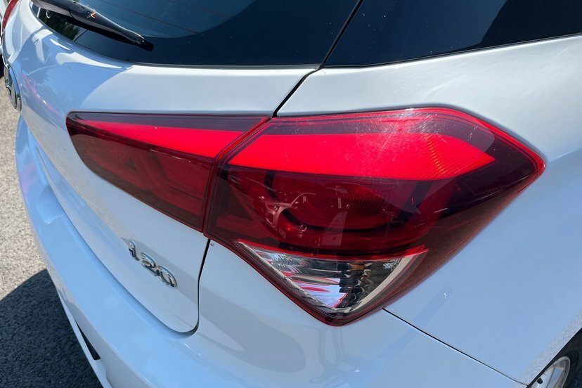 Hyundai I20 1.2 Se Hatchback Euro 6 84 Ps White #19