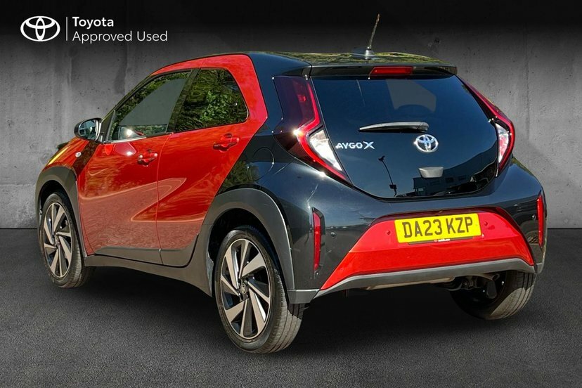 Toyota Aygo X 1.0 Vvt-i Edge Hatchback 72 Ps Black #4