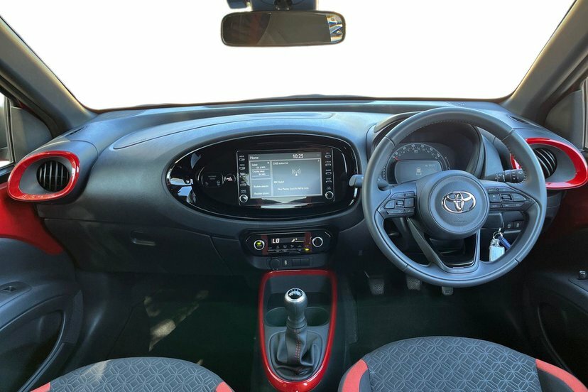 Toyota Aygo X 1.0 Vvt-i Edge Hatchback 72 Ps Black #5