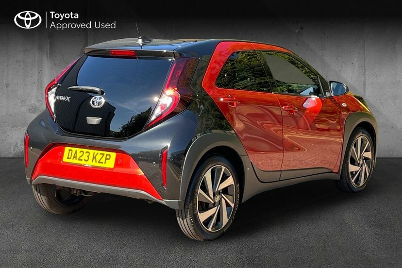 Toyota Aygo X 1.0 Vvt-i Edge Hatchback 72 Ps Black #2