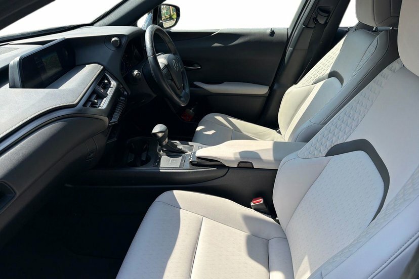 Lexus UX 2.0 250H Premium Sport Edition Suv Hybr Black #2