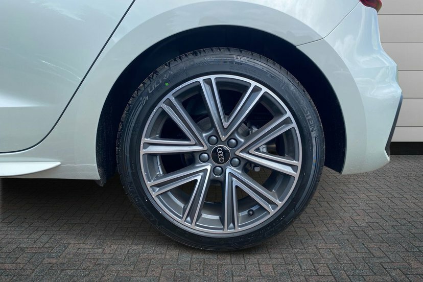 Audi A1 1.5 Tfsi 35 S Line Sportback S Tronic Silver #5