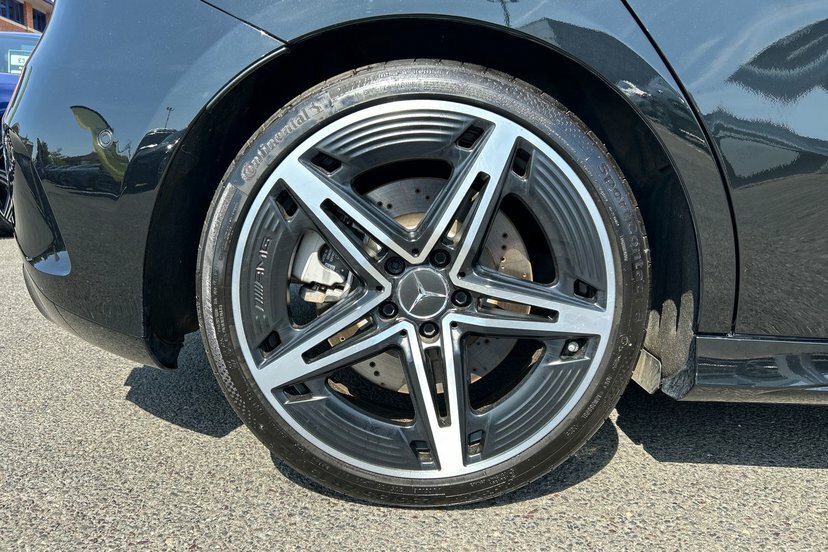 Mercedes-Benz A Class 2.0 A35h Mhev Amg Premium 7G-dct 4Matic Black #4