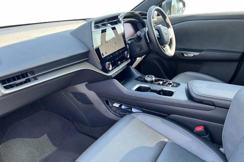 Lexus RZ 300E 71.4Kwh Takumi Suv 204 Ps Black #2
