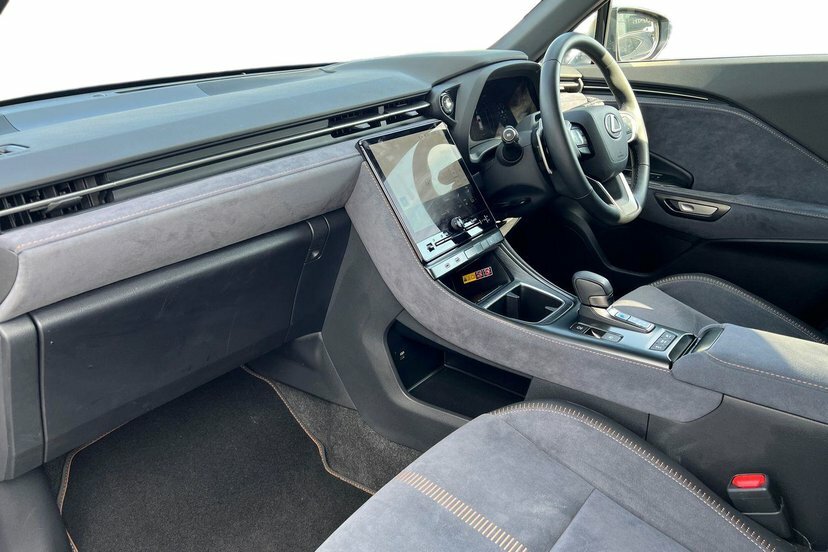 Lexus LBX 1.5 Vvt-ie Takumi Design Suv Hybrid E-c Black #2