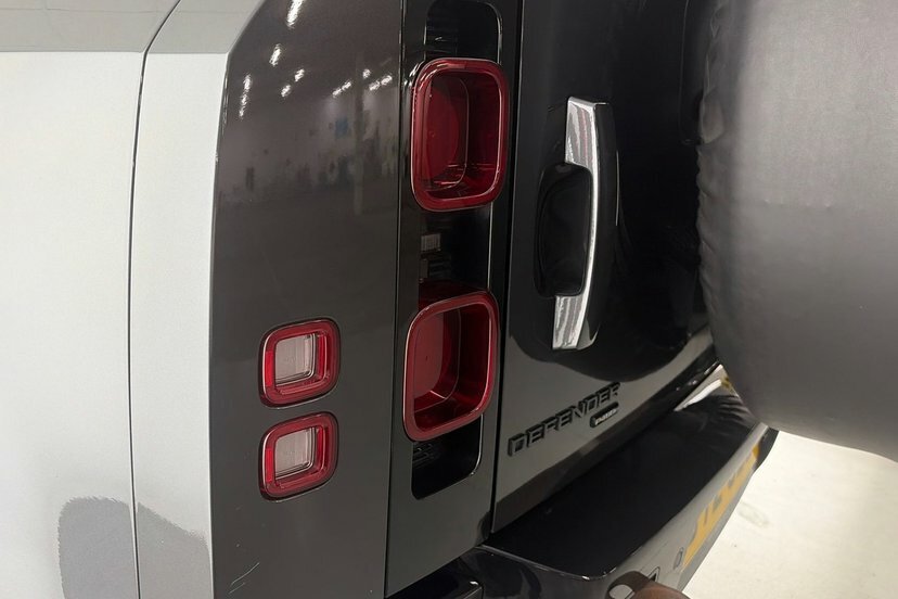 Land Rover Defender 110 3.0 D250 Xs Edition 110 Estate  #19