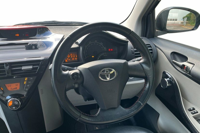 Toyota IQ 1.0 Vvt-i 2 Hatchback Multidrive Euro 5 Black #6