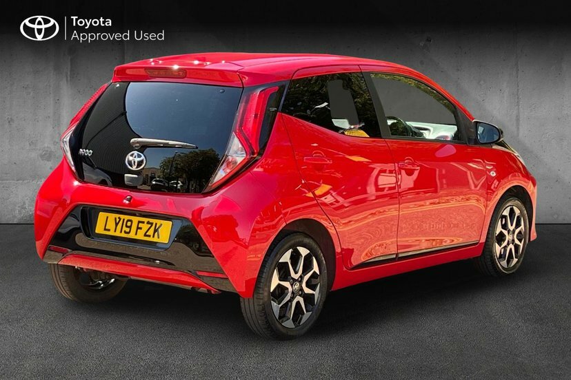 Toyota Aygo 1.0 Vvt-i X-trend Hatchback 71 Red #2