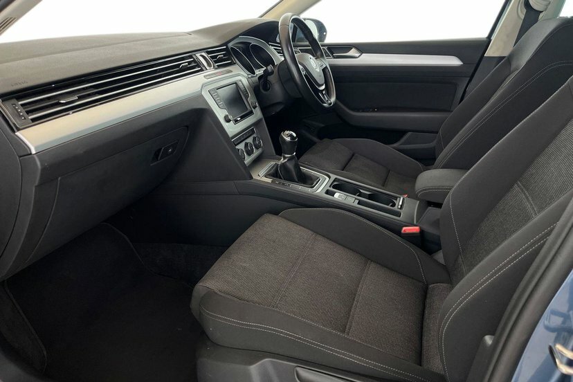 Volkswagen Passat Estate 2.0 Tdi Bluemotion Tech Se Business Euro 6 Black #2