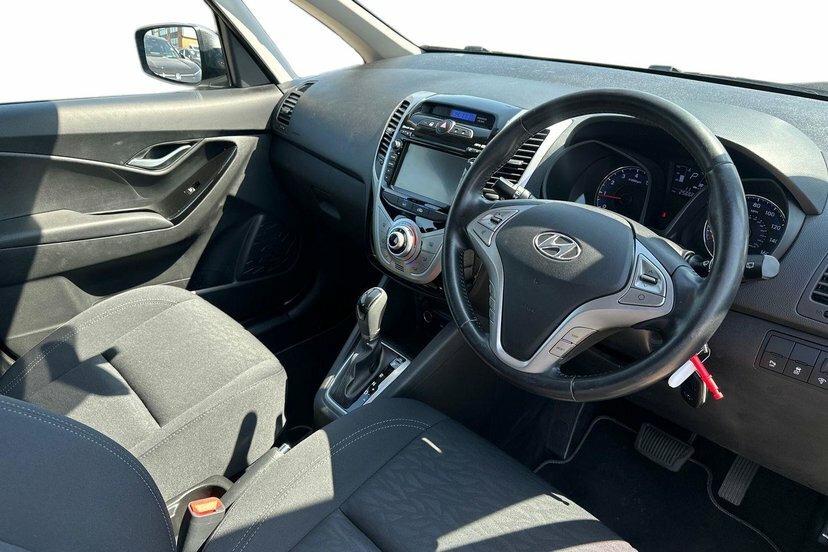Hyundai Ix20 1.6 Se Nav Hatchback 125 Ps Grey #6