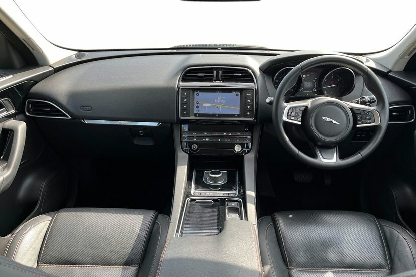 Jaguar F-Pace 2.0 D180 Prestige Suv 180 Ps Black #6