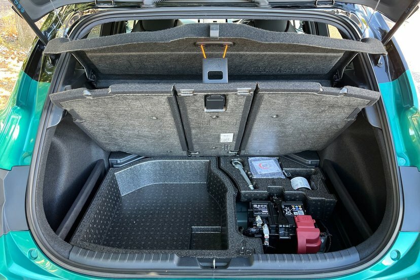 Toyota Corolla 1.8 Vvt-i Hybrid Commercial Black #24
