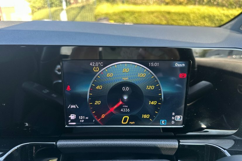 Mercedes-Benz GLA Class Gla220d Amg Line Blue #6