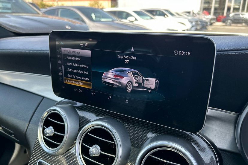 Mercedes-Benz C Class 2.0 C300 Amg Line Coupe G-tronic Euro White #52