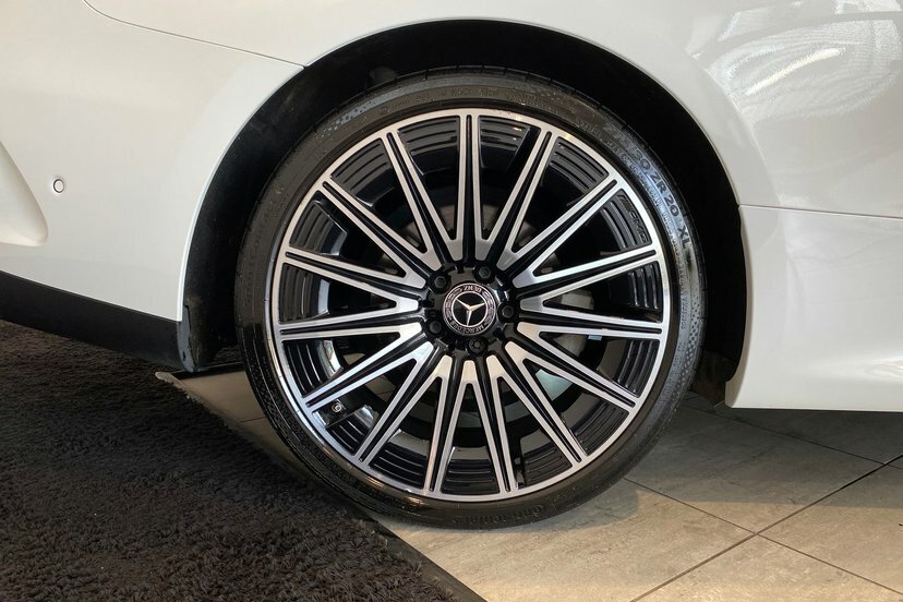 Mercedes-Benz CLE Class 300 4Matic Amg Line Premium 9G-tronic 2025 Black #4