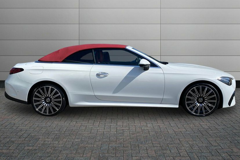 Mercedes-Benz CLE Class 300 4Matic Amg Line Premium 9G-tronic 2025 Black #3