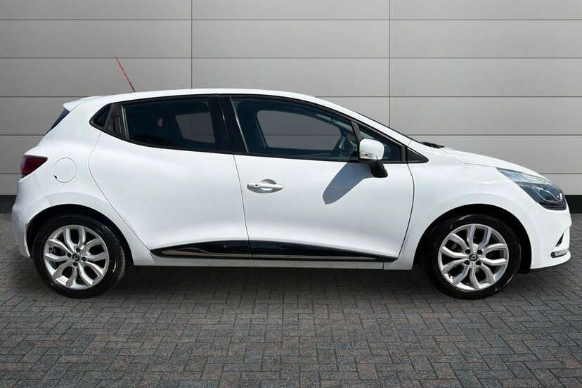 Renault Clio 1.2 16V Dynamique Nav Hatchback White #4