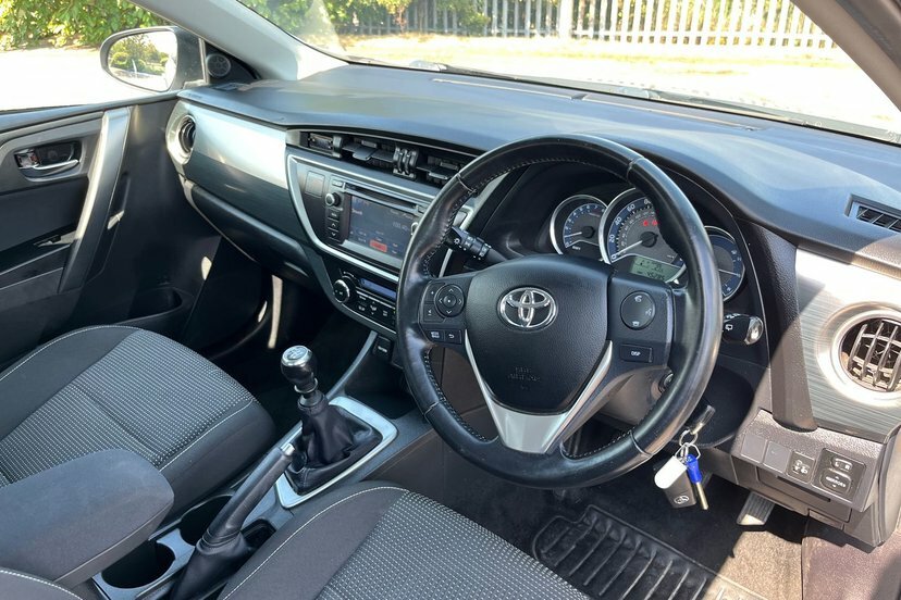 Toyota Auris 1.8 Vvt-h Icon Plus Cvt Euro 5 Ss White #31