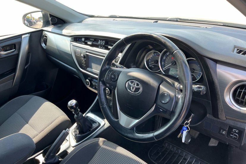 Toyota Auris 1.8 Vvt-h Icon Plus Cvt Euro 5 Ss White #11